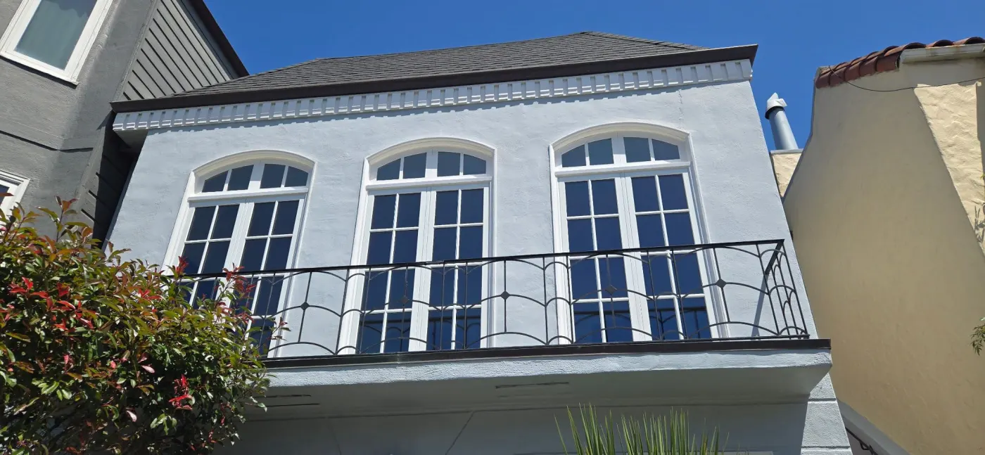 Arched windows in a stucco home, installed by Windows 4U